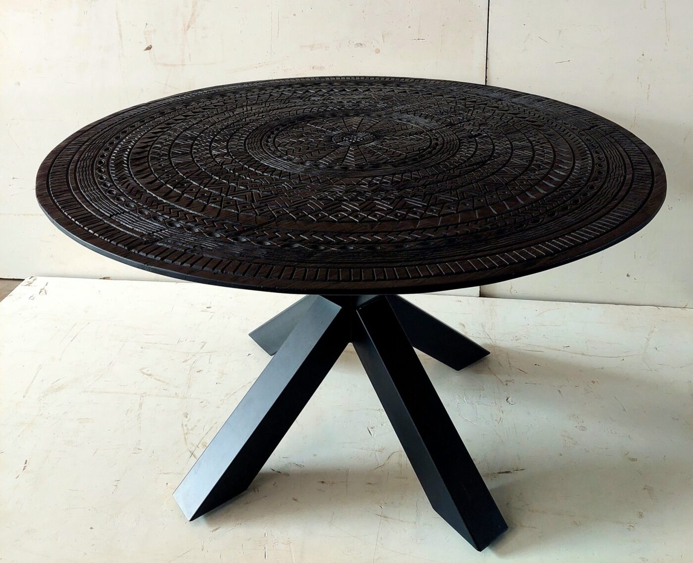 Round Dining Table With Glass Cola Collection